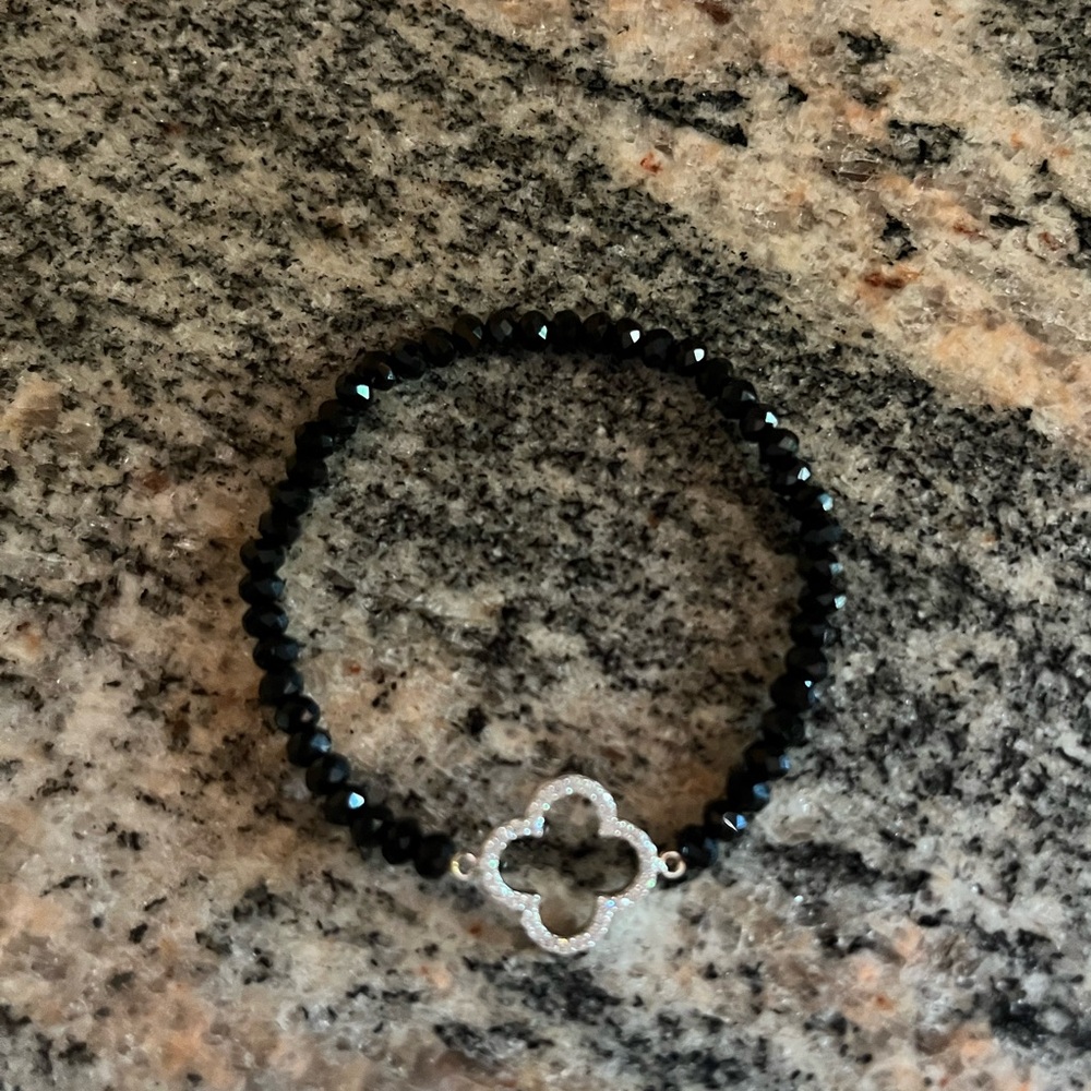 Black bead clover bracelet!!!